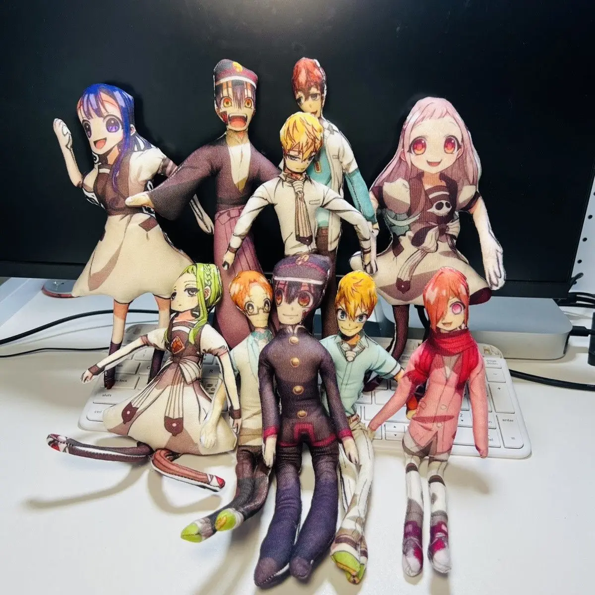 لعبة المرحاض ملزمة Hanako-كون تأثيري المفاتيح P-Plush القطن دمية نحيلة الملتوية شكل غرفة مجردة نموذج الديكور هدية