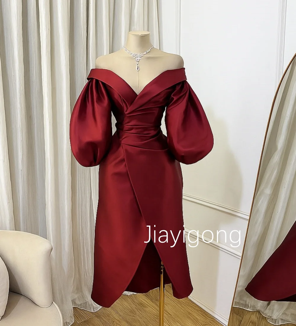 Aangepaste eenvoudige charmeuse plooi A-lijn off-the-shoulder korte jurken op maat gemaakte gelegenheid beroemdheid voortreffelijk formeel