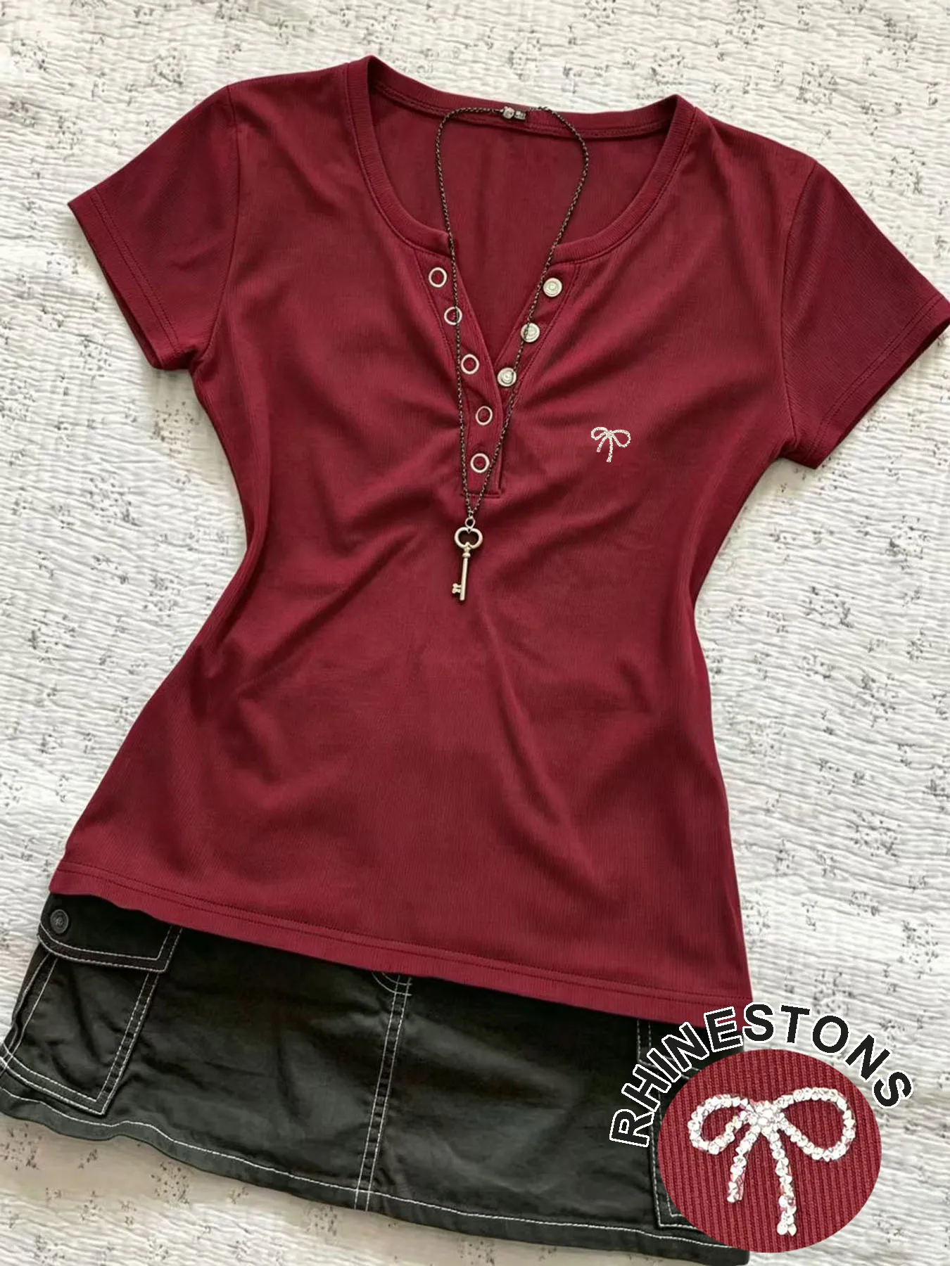 Women's knitted short-sleeved henley top with a bow adorned with hot-pressed rhinestones
