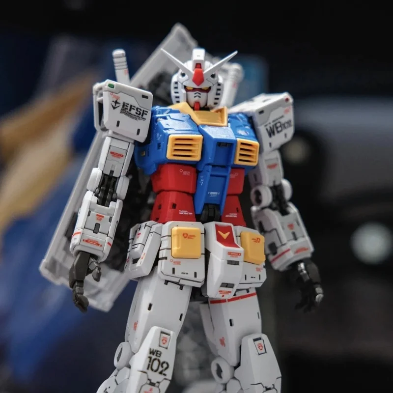 RG 1/100 RX-78-2 2.0 (Versione Ampliata) Kit Modello Armatura con Trasformazione Esplosiva, Controllo Magnetico, Occhi Luminosi, Giocattoli da Collezione