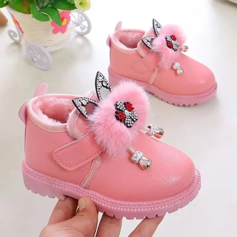 Bottes de neige mignonnes avec oreilles de chat en fourrure rouge pour enfants, chaussures décontractées pour filles, bottes d'extérieur légères et chaudes avec boucle à crochet, chaussures d'école pour enfants, hiver