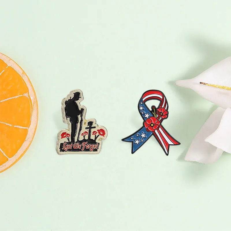 Lest We Forget Enamel Pins Fallen Soldiers Memorial Day Remember History Red Flower Brooches Lapel Badge Jewelry Gift for Friend
