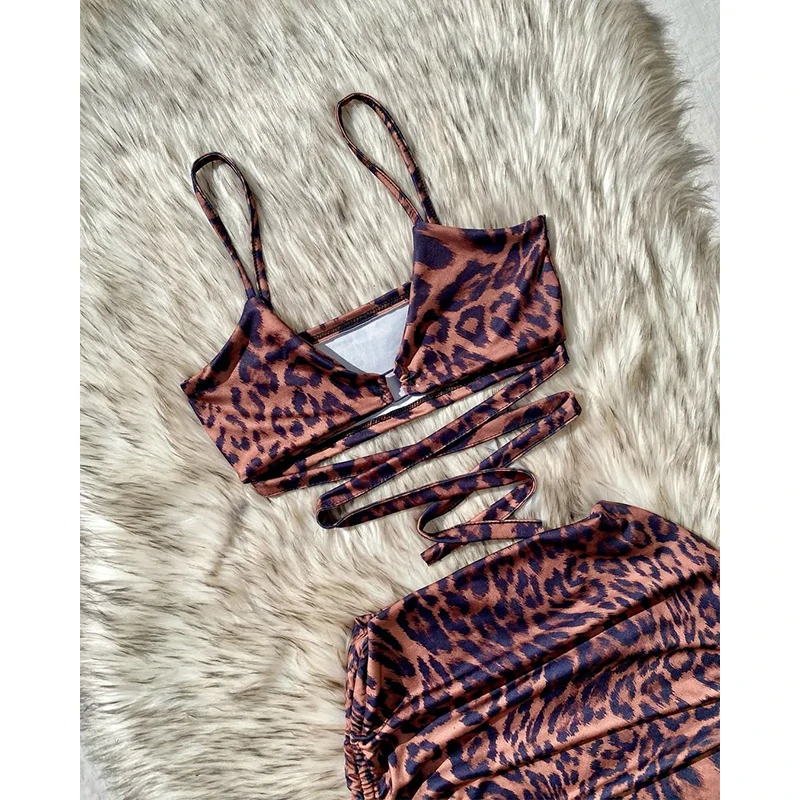 Abito sexy femminile in 2 pezzi Abito estivo con stampa leopardata Top con bretelle con lacci + gonna a fianchi Abito con gonna attillata Costume da discoteca
