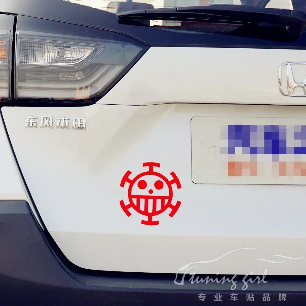 ملصقات سيارات القراصنة، أغطية خزان الوقود، المصدات، الحقائب، النوافذ، الدراجات النارية، الأجهزة اللوحية، الهواتف، منتجات التجميل الزخرفية