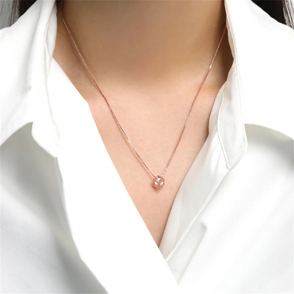 Collane con ciondolo quadrato di design di nicchia Collane con cubo d'amore quadrato vuoto intarsiato in oro rosa con diamanti sciolti Gioielli in acciaio inossidabile