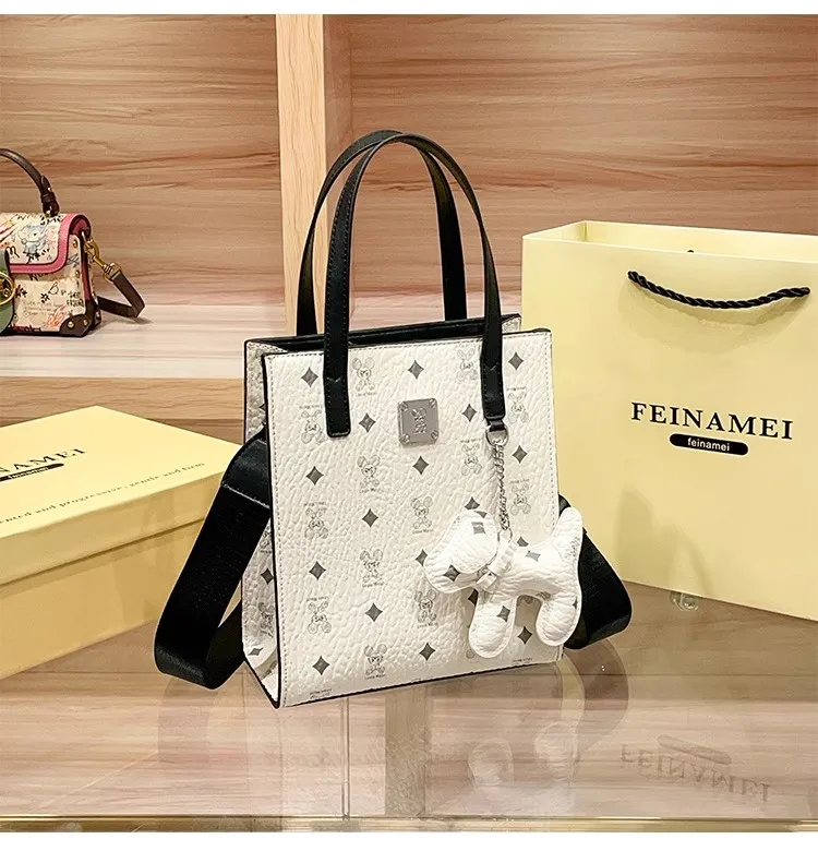 Luxury Brand Fashion Sheet Tote Bag with High-end Feel Large Capacity and Western-style Single Shoulder Crossbody Tote Bag