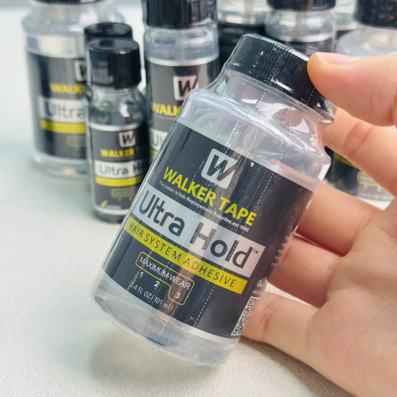 Wholesale Walker Tape Ultra Hold Lace Wig Glue Waterproof Transparent Lace Adhesive for Hair Replacement Brush-on Glue
