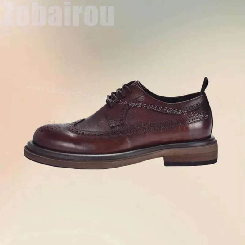 Mocasines con tiras y punta redonda con diseño tallado de color burdeos, zapatos sin cordones a la moda para hombre, zapatos informales de lujo hechos a mano para fiestas y banquetes