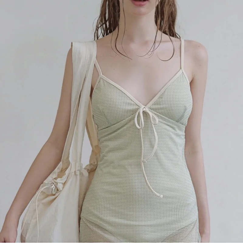 

Новый корейский купальник-платье INS в стиле «свежий шик», с тонкими бретелями, V-образным вырезом, сетчатый, сладкий, стройнящий, высококачественный, цельный, женский, 2026