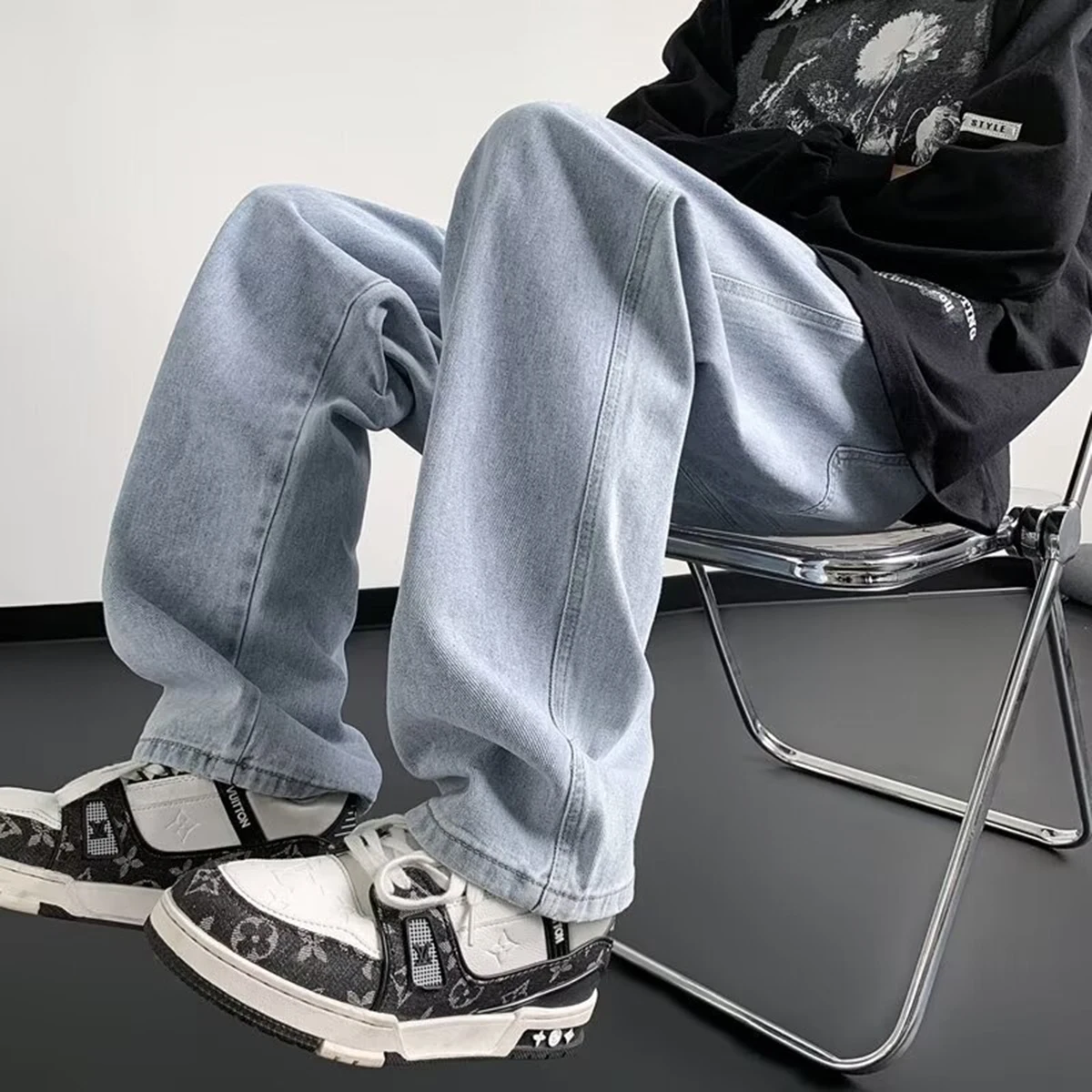 

American-style minimalist washed drawstring jeans for young men, fashionable streetwear, loose straight-cut pants
