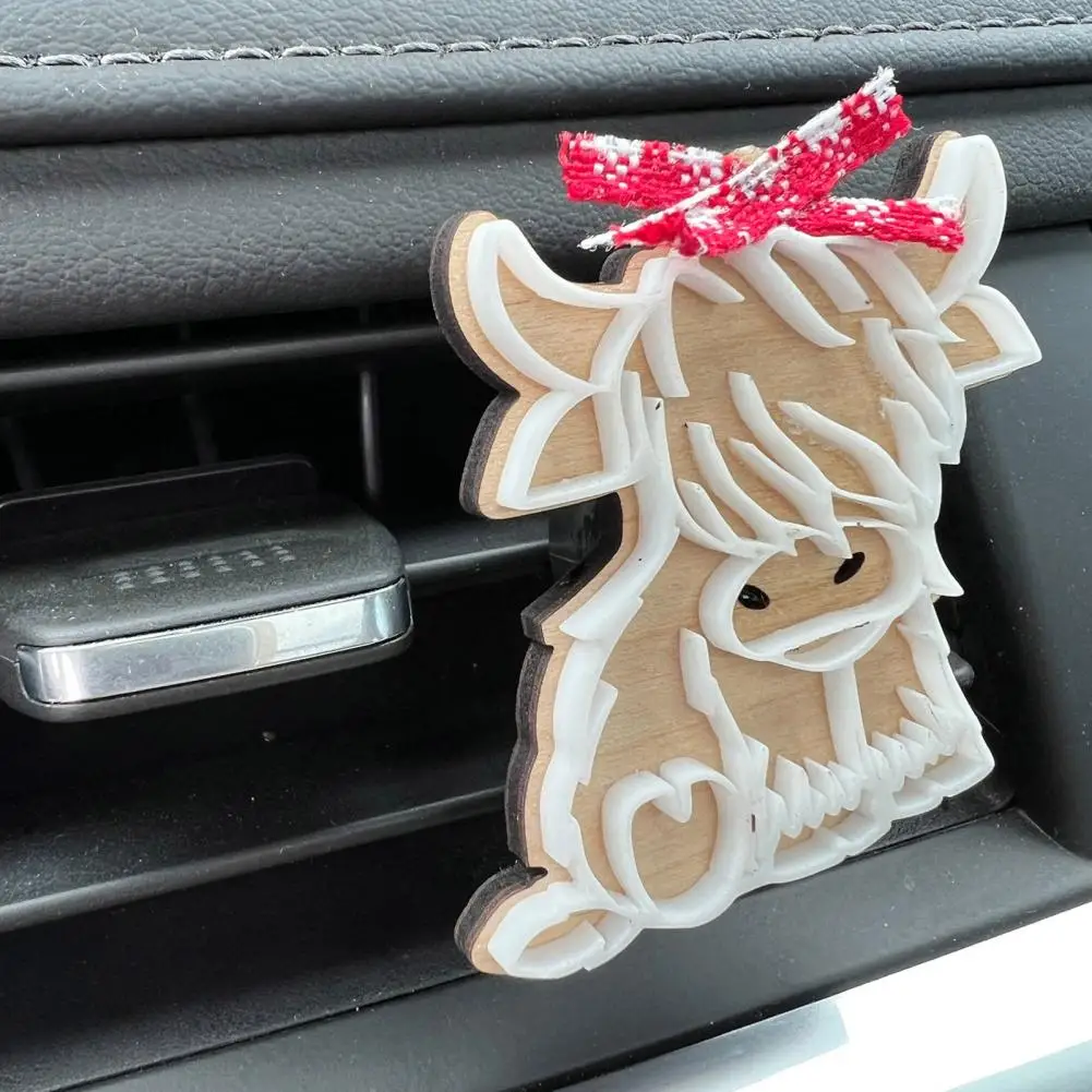 Christmas Highland Cow Car Vent Clip Air Freshener Cute Car Scent Diffuser Wooden Car Fragrance Relieve Stress Decoration