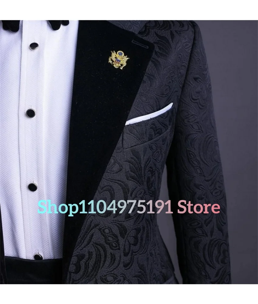 طقم بدلة سهرة جاكار سوداء رشيقة للرجال مع طية صدر مخملية - حفل رسمي. بدلة زفاف ضيقة (سترة + صدرية + بنطلون)