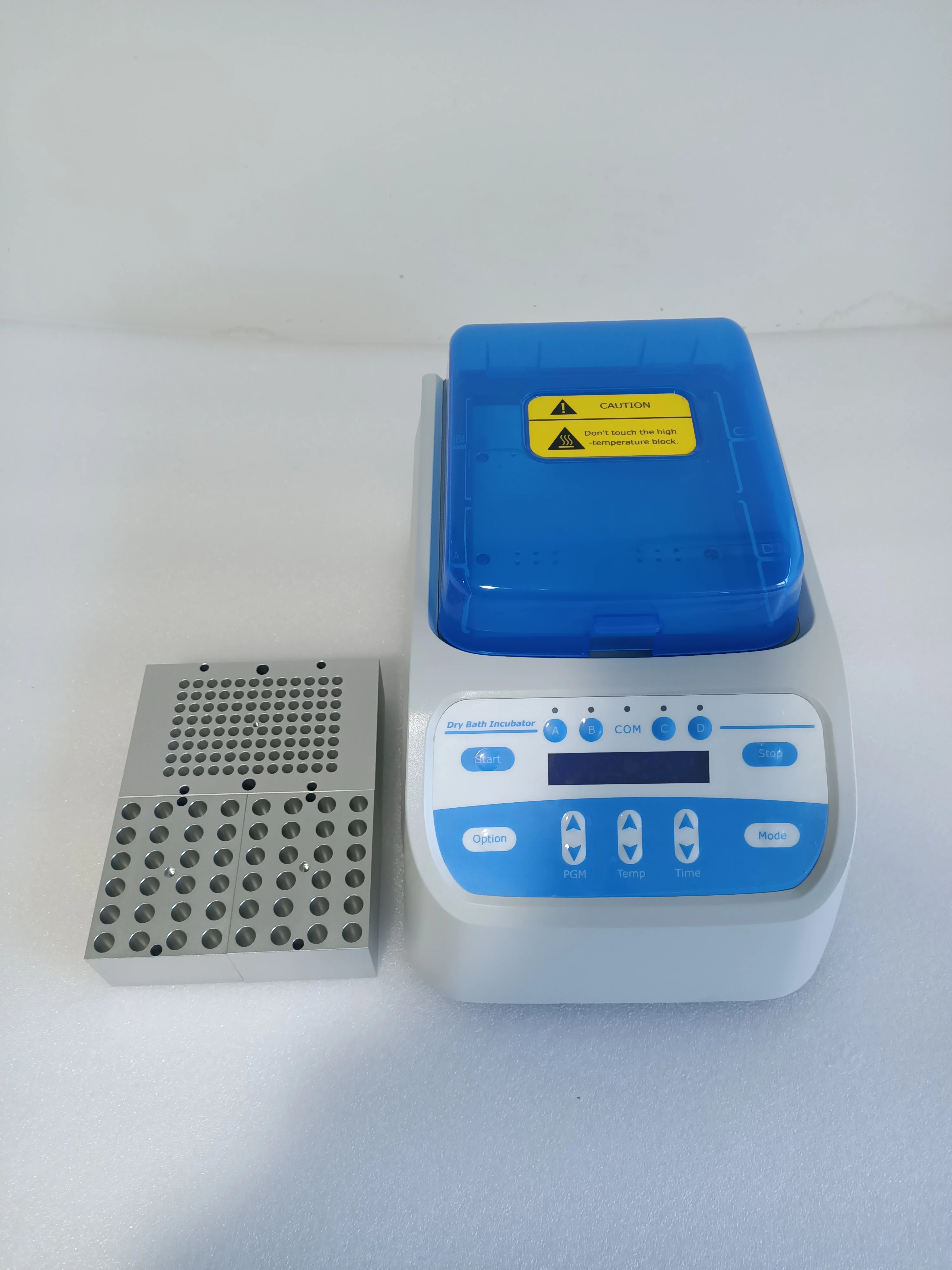 SINOSOURCE Water Bath Incubator DH200 60L Capacity 0.5 Temperature Fluctuation 5-8%   Humidity Fluctuation 110V AC