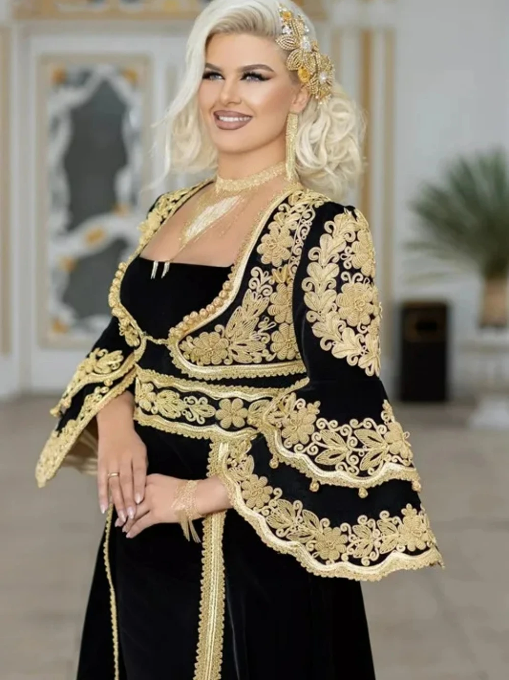 Robe de soirée noire à manches longues, robe de Rhde célébrité, robe trapèze vintage, longueur au sol, appliques africaines, marocaines et dorées