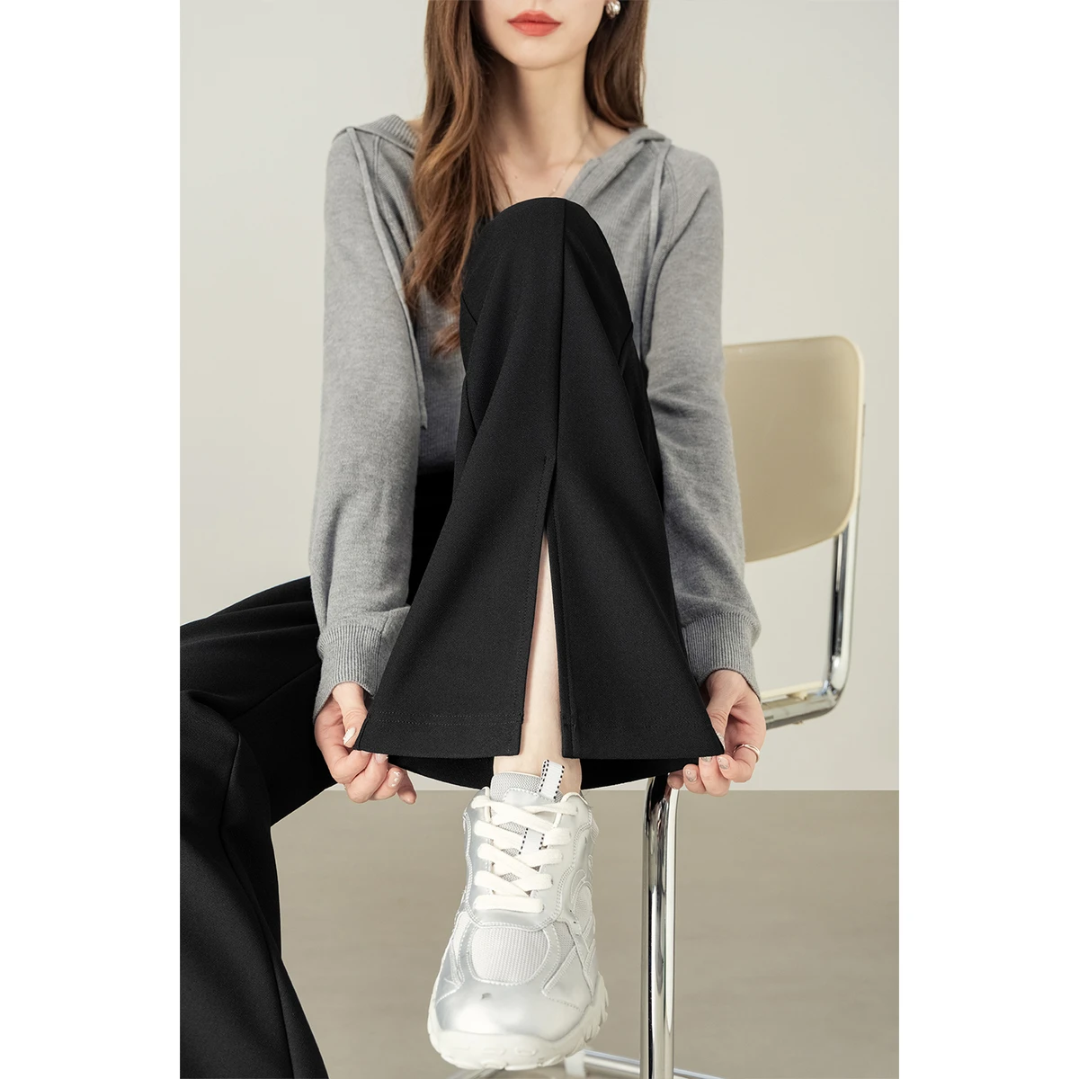 SENTUBILA سراويل نسائية متوهجة لخريف 2025 تصميم سبليت على شكل حرف X مشبك معدني وسحاب بلاكيت سراويل عصرية غير رسمية 153KH2488