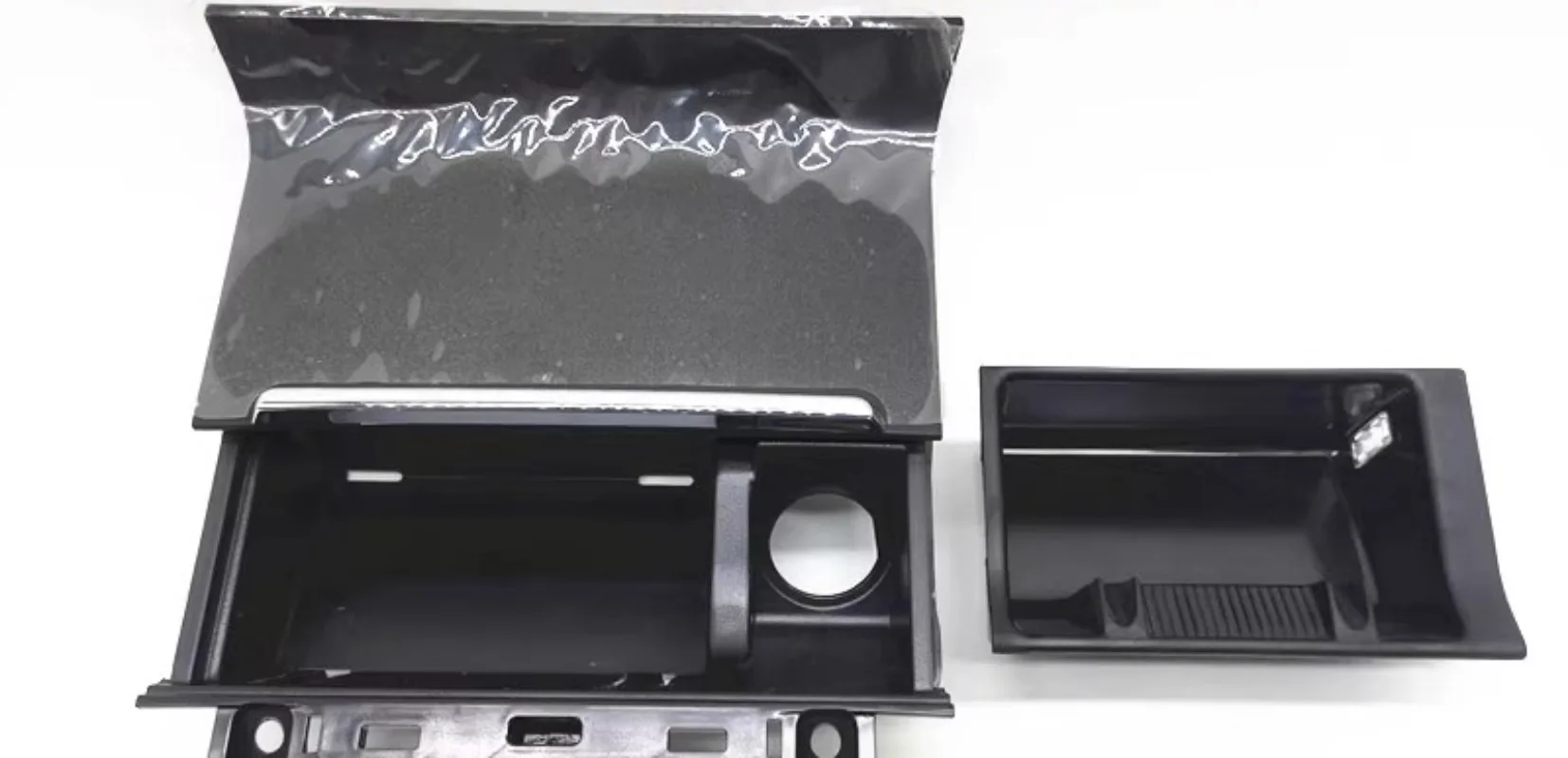 

Пепельница в сборе с внутренним контейнером для Skoda Superb 2013г.