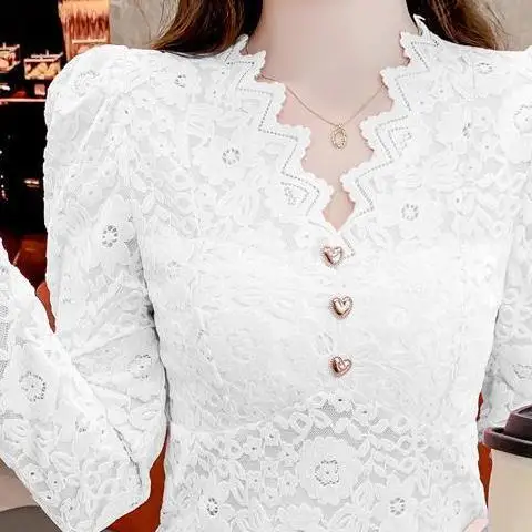 Lace Bottoming Shirt 2025 New Women Autumn and Winter Inner V-neck Beautiful Shirt Temperament Puff Sleeve All-match Chic Top