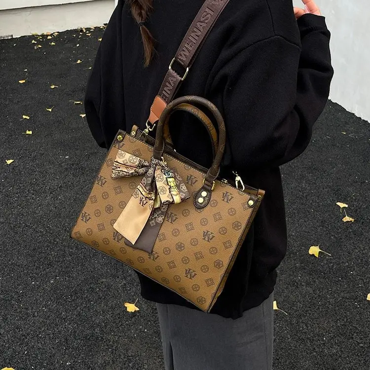 حقيبة يد فاخرة خفيفة من حرف واحد فقط للنساء 2026 مصممة جديدة راقية للشتاء حقيبة كتف كروسبودي للتنقل #1