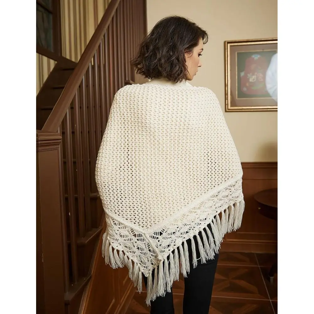Luksusowy damski szal z mieszanki wełny z frędzlami i chwostami, dziergany dla komfortu.