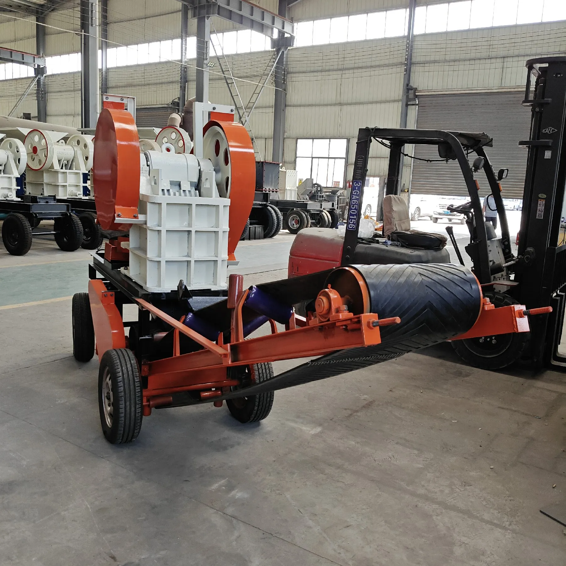 

Мобильная щековая дробилка YG из полиэтилена для производства камня и песка от производителя