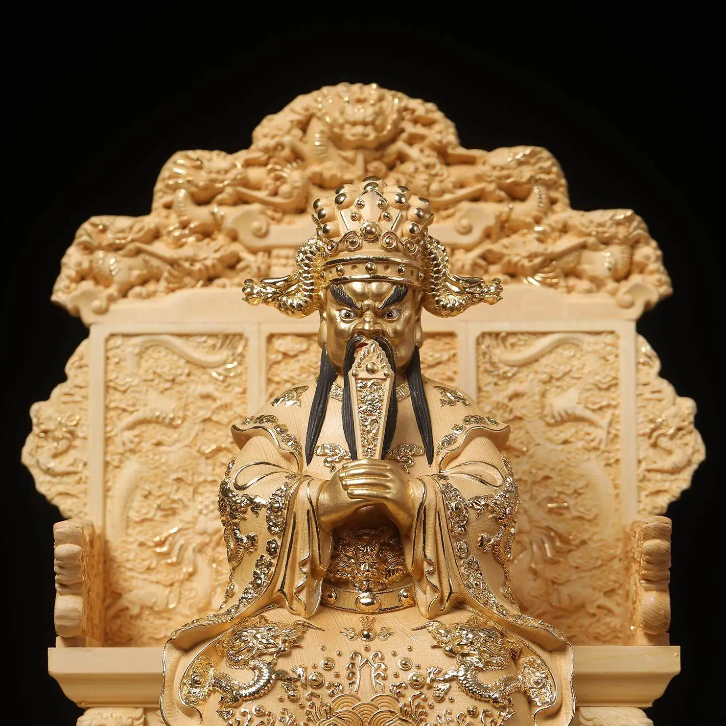 Juniper wood carving off chairs, Buddha statues are worshipped, and idols are ornaments