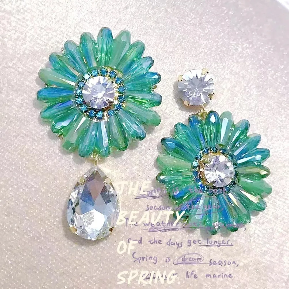 

Small fresh girl next door AB small daisy earrings earrings personalized exaggerated green white crystal S925 silver needle