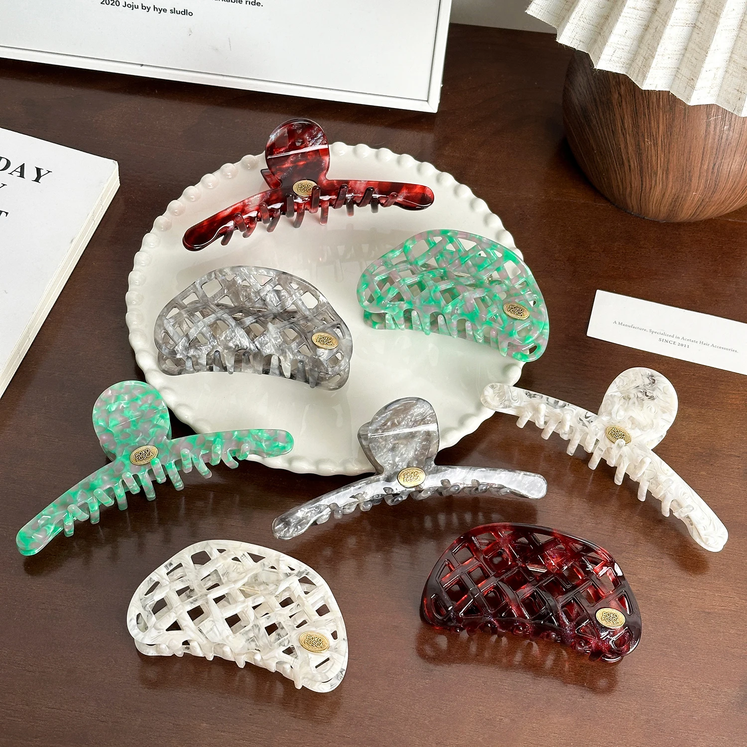 

DOWELL French Retro Hollowed-out Grid-shaped Acetate Hair Clips, Versatile Updo, Shark Clip Hair Accessory