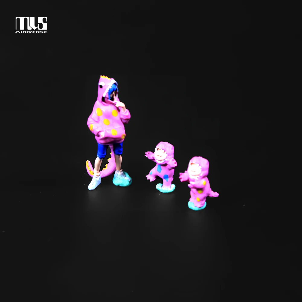 MVS 1/64 شخصيات مصغرة 1 كبيرة و 2 بدلة ديناصور خضراء/وردية صغيرة