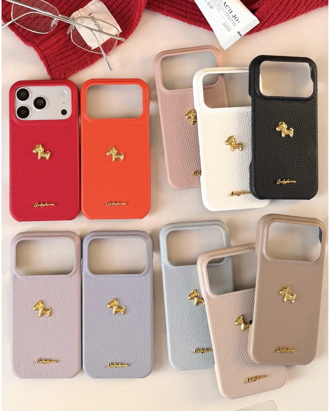 

Fashion Cute Golden Pony Leather Case Compatible with iPhone 11/12/13/14/15/16/17 pro Max plus - Stylish Shockproof Phone Cover