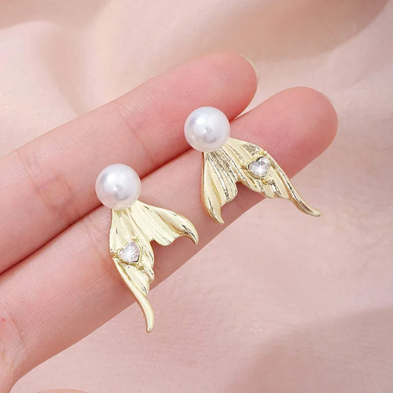 Korean New Fashion Pearl Mermaid Tail Gold Colour Stud Earrings Simple Exquisite Crystal Statement Earrings Women's jewelr