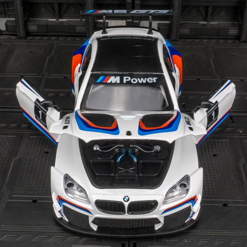 

Модель гоночного автомобиля BMW M6 GT3 из сплава, масштаб 1:24, с открывающимися дверями и капотом, имитацией звука и световых эффектов.
