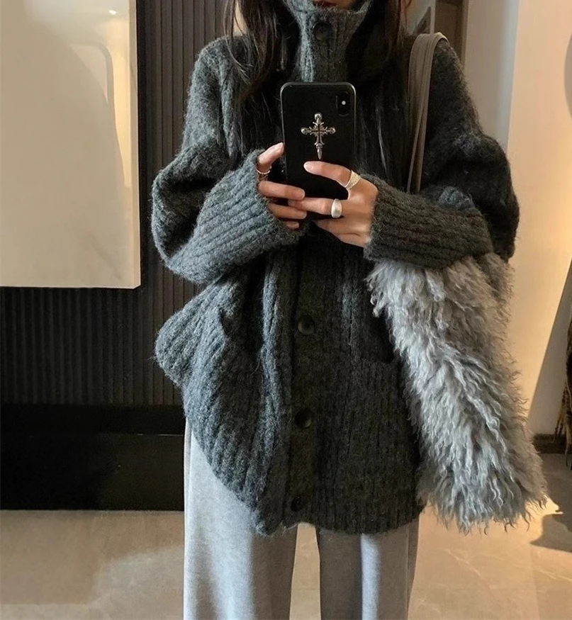 Sweter damski z wysokim kołnierzem na jesień/zimę 2025, nowy, luźny kardigan z dzianiny.