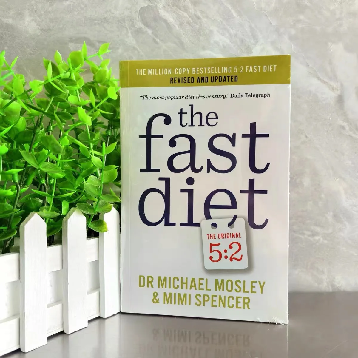 

The Fast Diet:the Most Popular Diet This Century English Book