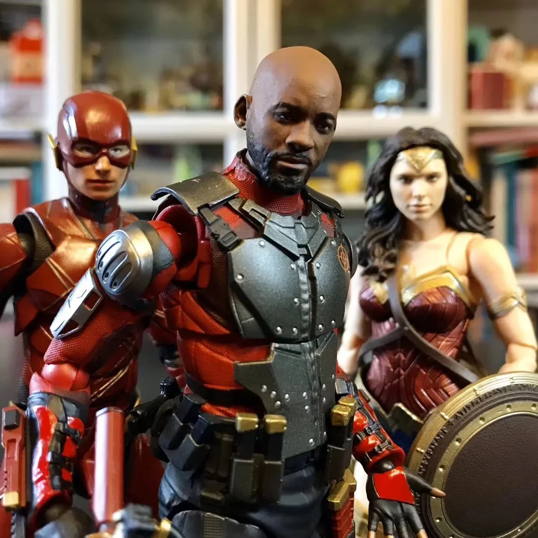 Suicide Squad Deadshot Action Figure da collezione Will SHF Modello decorativo pratico per ufficio per kit garage, giocattoli e hobby