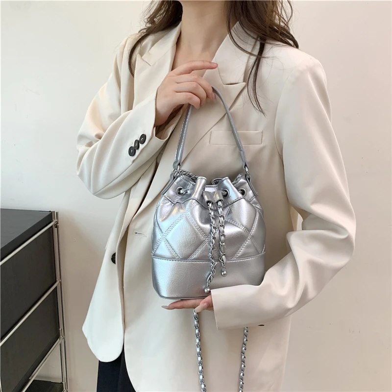 Car sewing bucket bag women\'s shoulder bag solid color mother bag large capacity 2024 new fashion popular women\'s bag