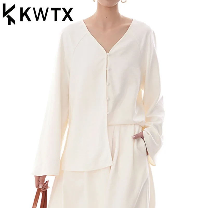 

KWTX Women's Designer Loose V-Neck Split Shirt Lightweight Solid Street Vintage Trendy Spring Summer 2025 Casual Premium Quality