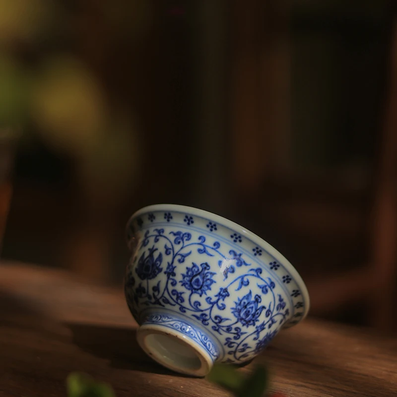 

Blue And White Antique Yongle Tangled Lotus Hand Pressing Cup Jingdezhen Ceramic Master Cup Kung Fu Tea Cup