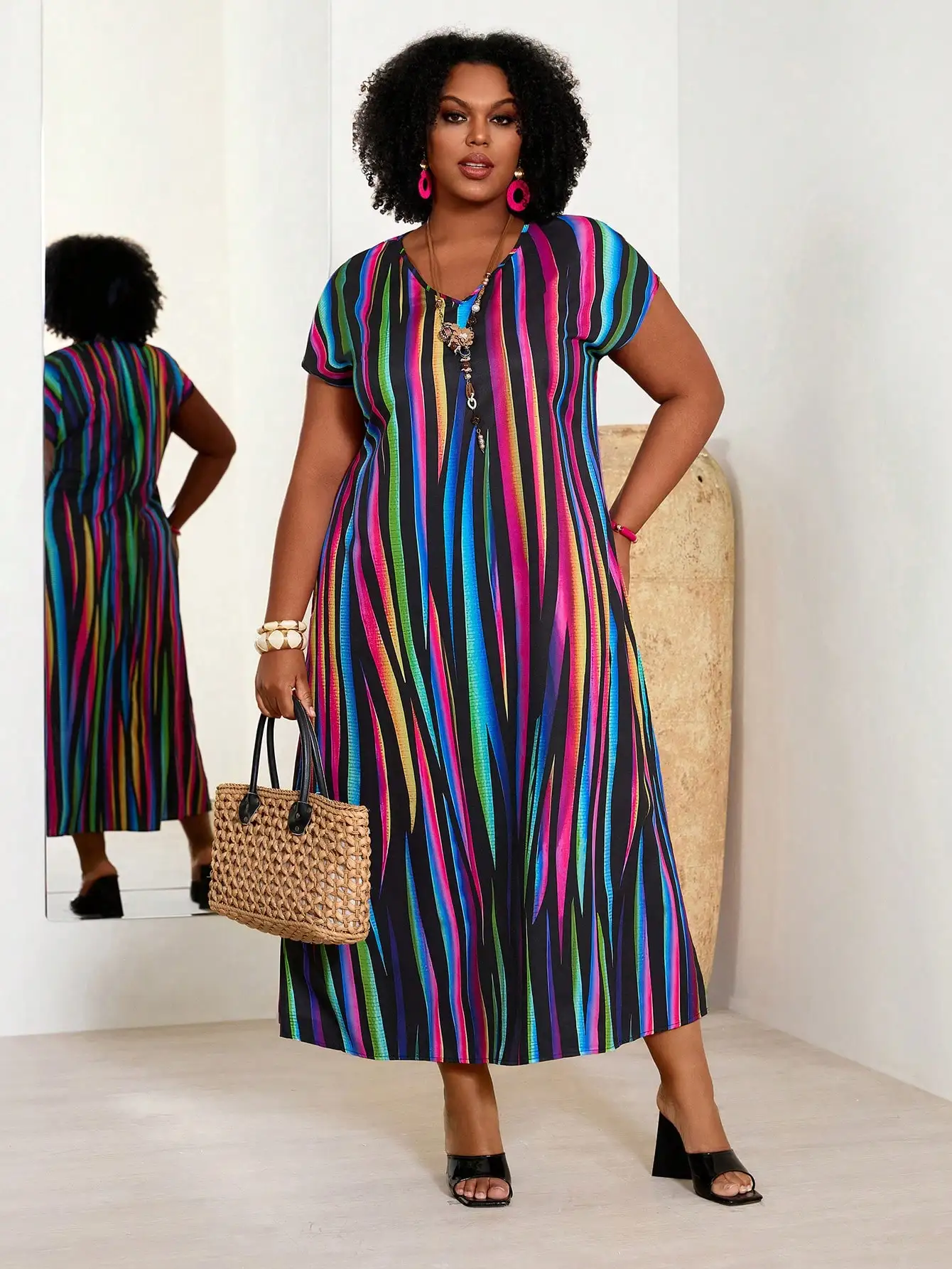 

Plus Size Striped Maxi Dress with V-Neck and Short Sleeves for Summer Vacation