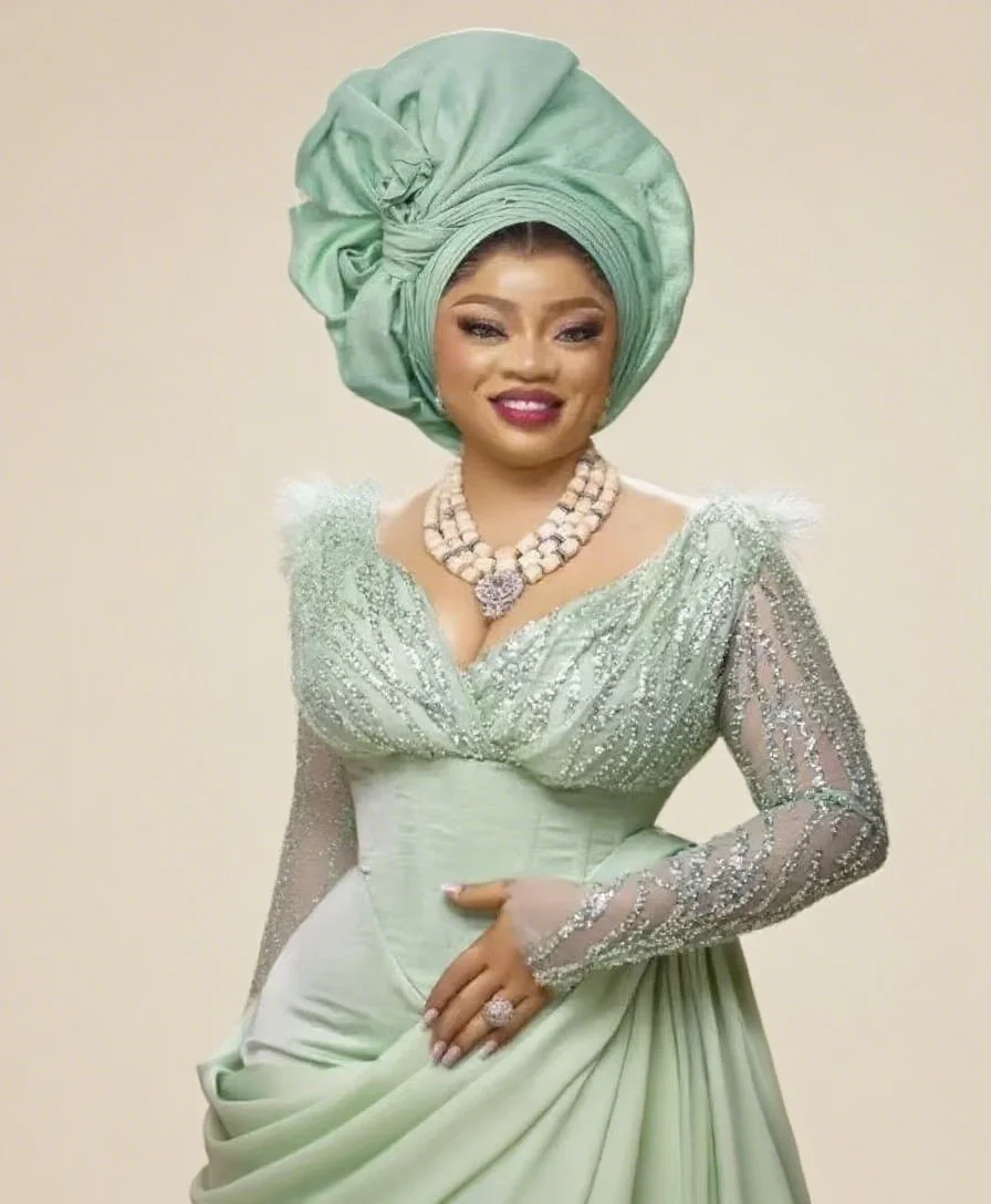 فساتين حفلة موسيقية فاخرة من الريش الأخضر مطرز رداء السهرة بأكمام طويلة فساتين سهرة حورية البحر حسب الطلب