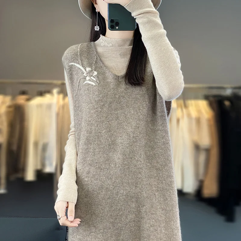 

Women's Long V-Neck Cashmere Sweater, Sleeveless Knitted Bottoming Shirt, Monochromatic, Wool Embroidered Vest, Autumn and Winte