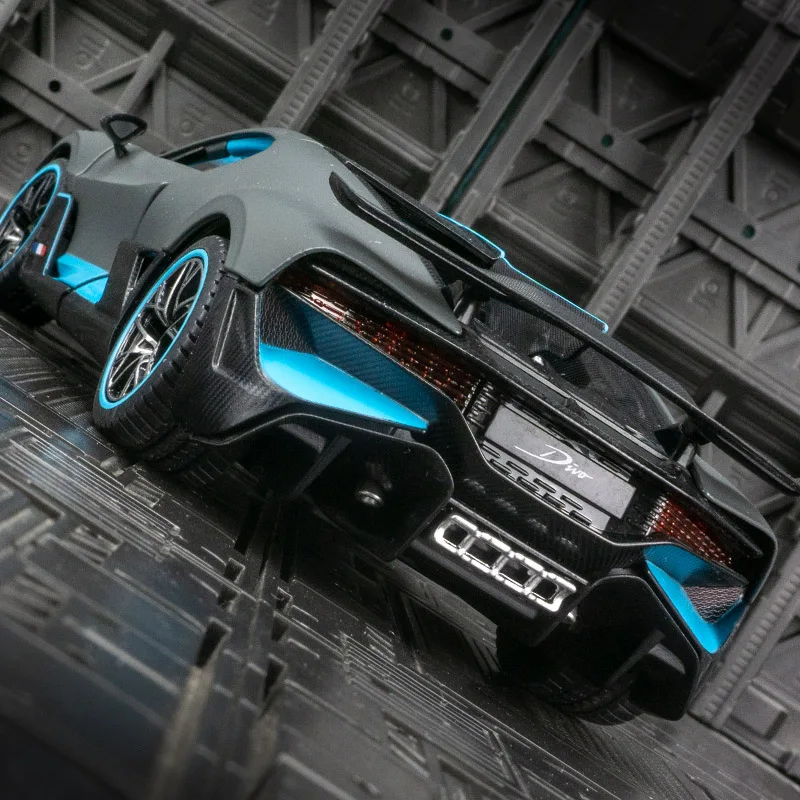 rastar 1:24 Bugatti divo liga modelo de carro ornamentos coleção portas e capuzes de brinquedo de corrida estática podem ser abertas.