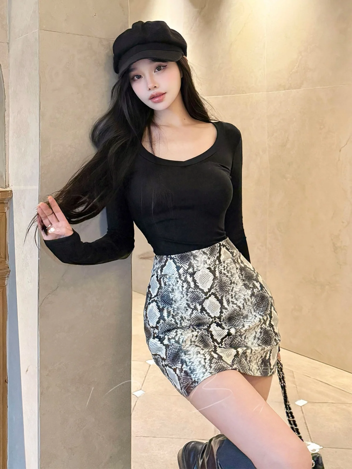 

Сексуальная женская юбка из искусственной кожи с принтом под змею, облегающая, с высокой талией, в стиле ретро, весна-осень, модная, универсальная, для повседневной носки