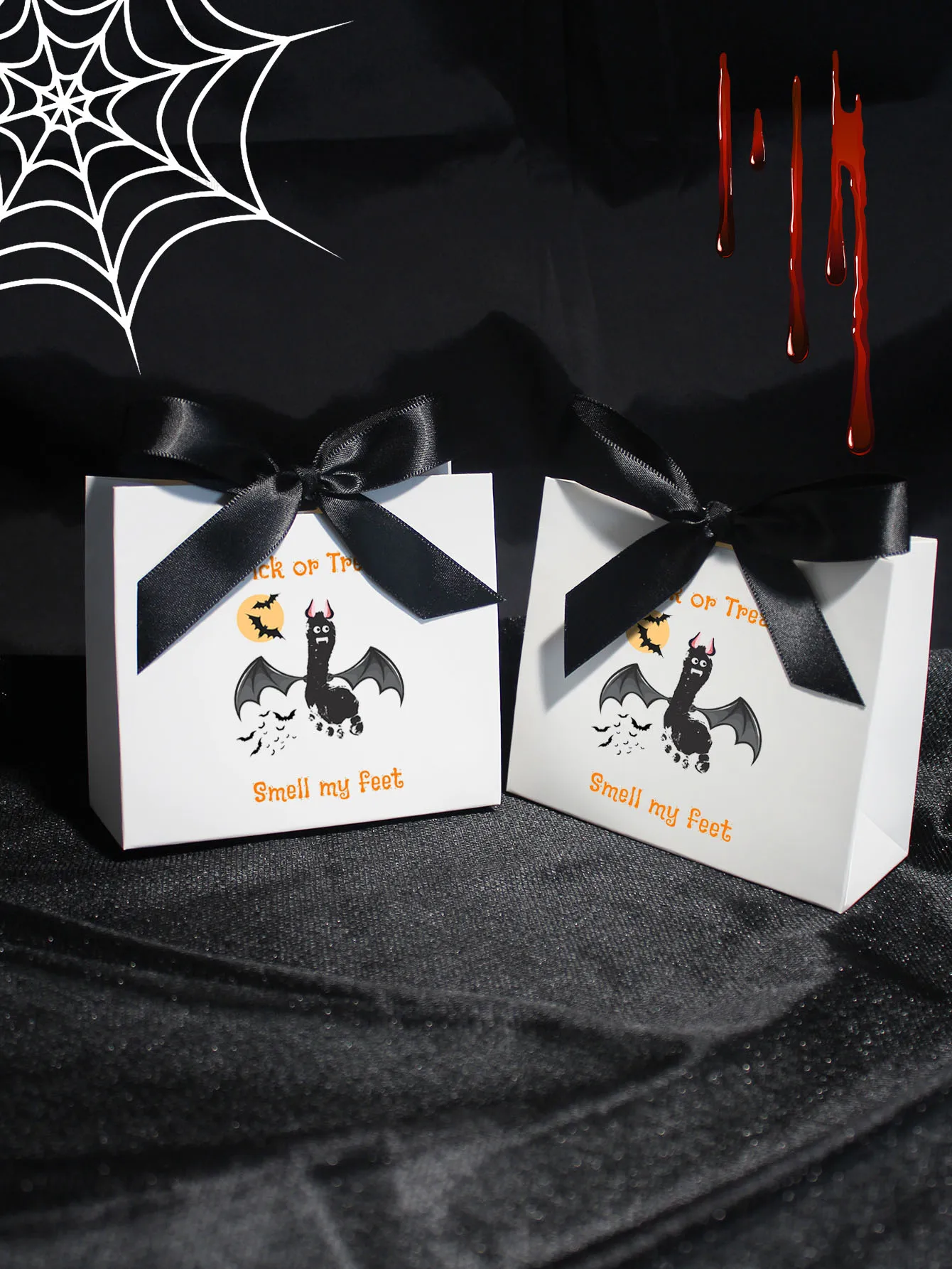 11.5x4.5x10cm Halloween Paper Candy Box Halloween “Devil's Wings foot ”Dessert Gift Box Gift Halloween candy box