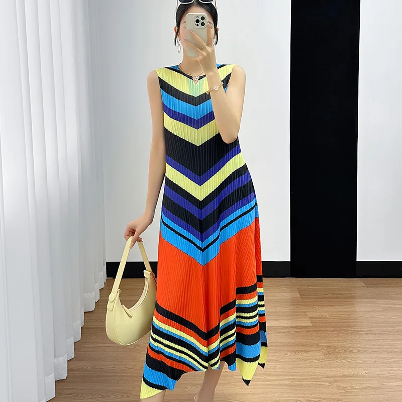 

Miyake Pleated Dress Women's 2024 Summer New Loose Design Fashionable Printed Round Neck Sleeveless Mid-length Elegant Dresses