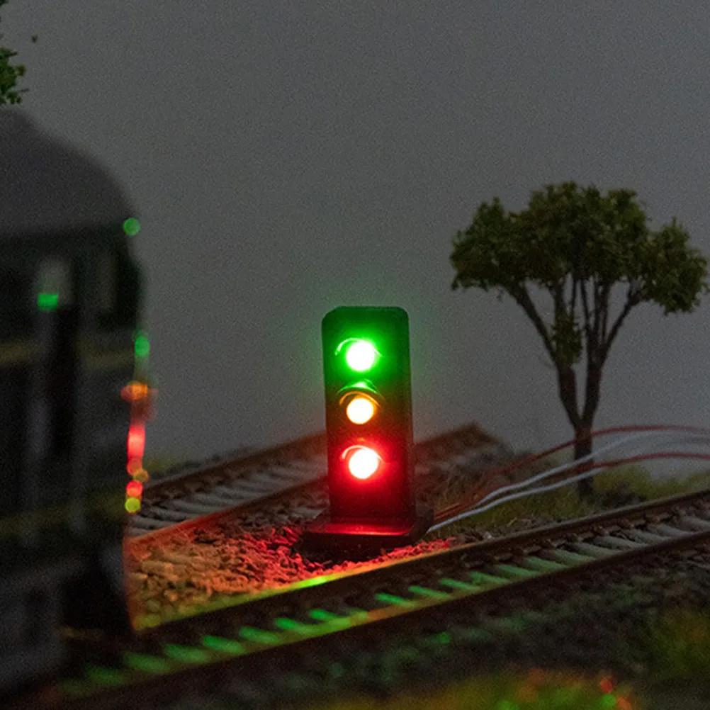 

2Pcs Miniature Railroad Light Signals Simulated Scene Decor Sand Table Ornament Micro Landscape Lamp for DIY Mini House Supply