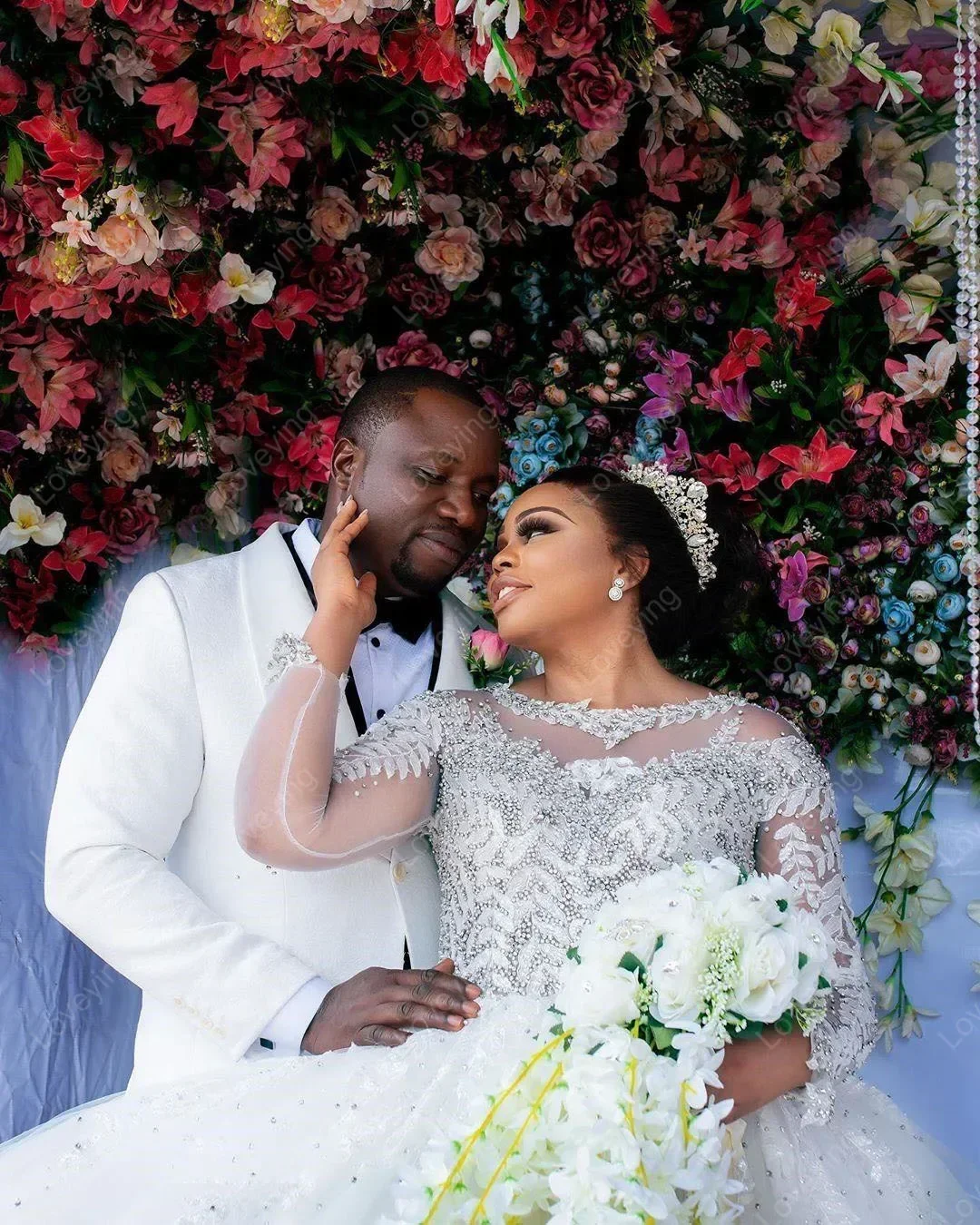 Perline personalizzate Perline Top Abiti da sposa con applicazioni in pizzo Sweep Train Ballgown Robe Mariée Tulle Abito da sposa africano