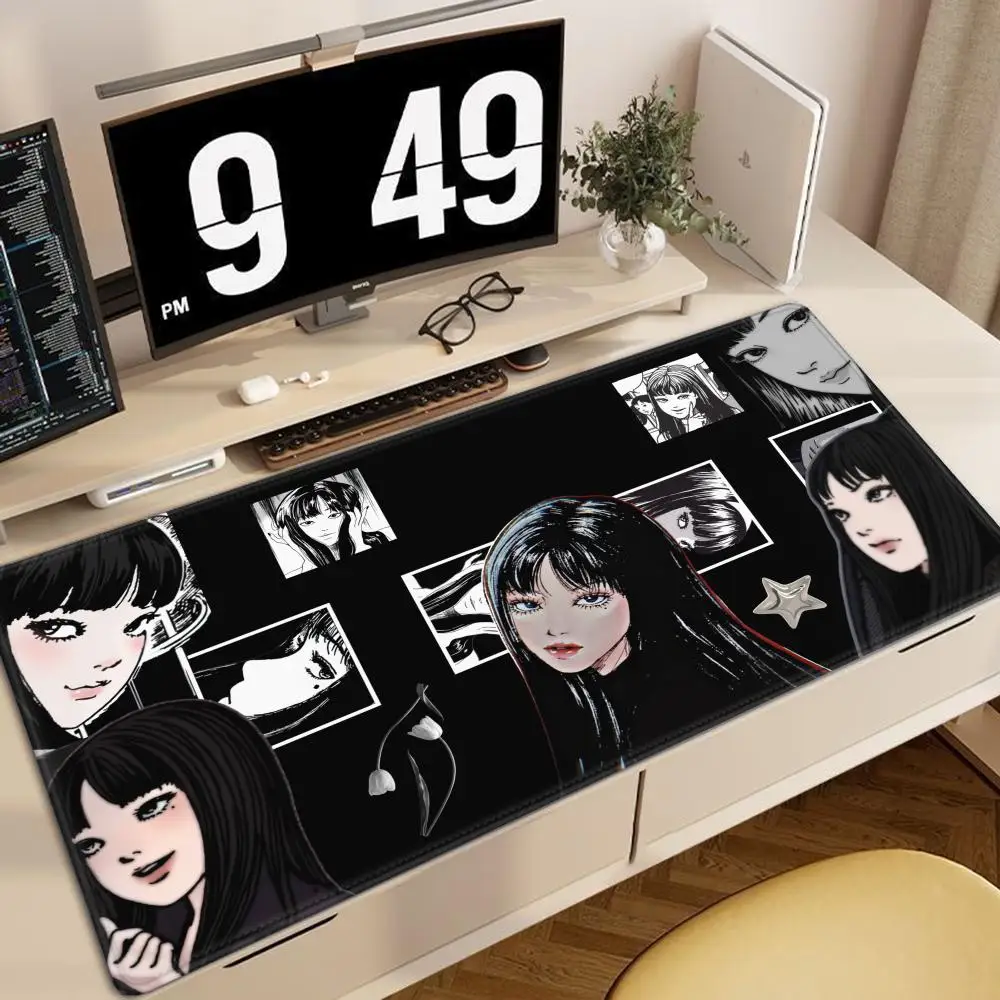 

Black and white Mouse Pad Cute HD branco Desk Pad Extended Gaming Keyboard Mats Large XXL Gamer Collage Horror Anime Mousepad