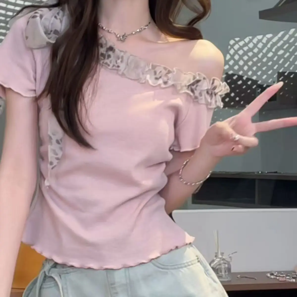 2025 Summer New Sweet Style Shaved Floral Ruffle Spliced off-shoulder Streamer Design Short-sleeved Top