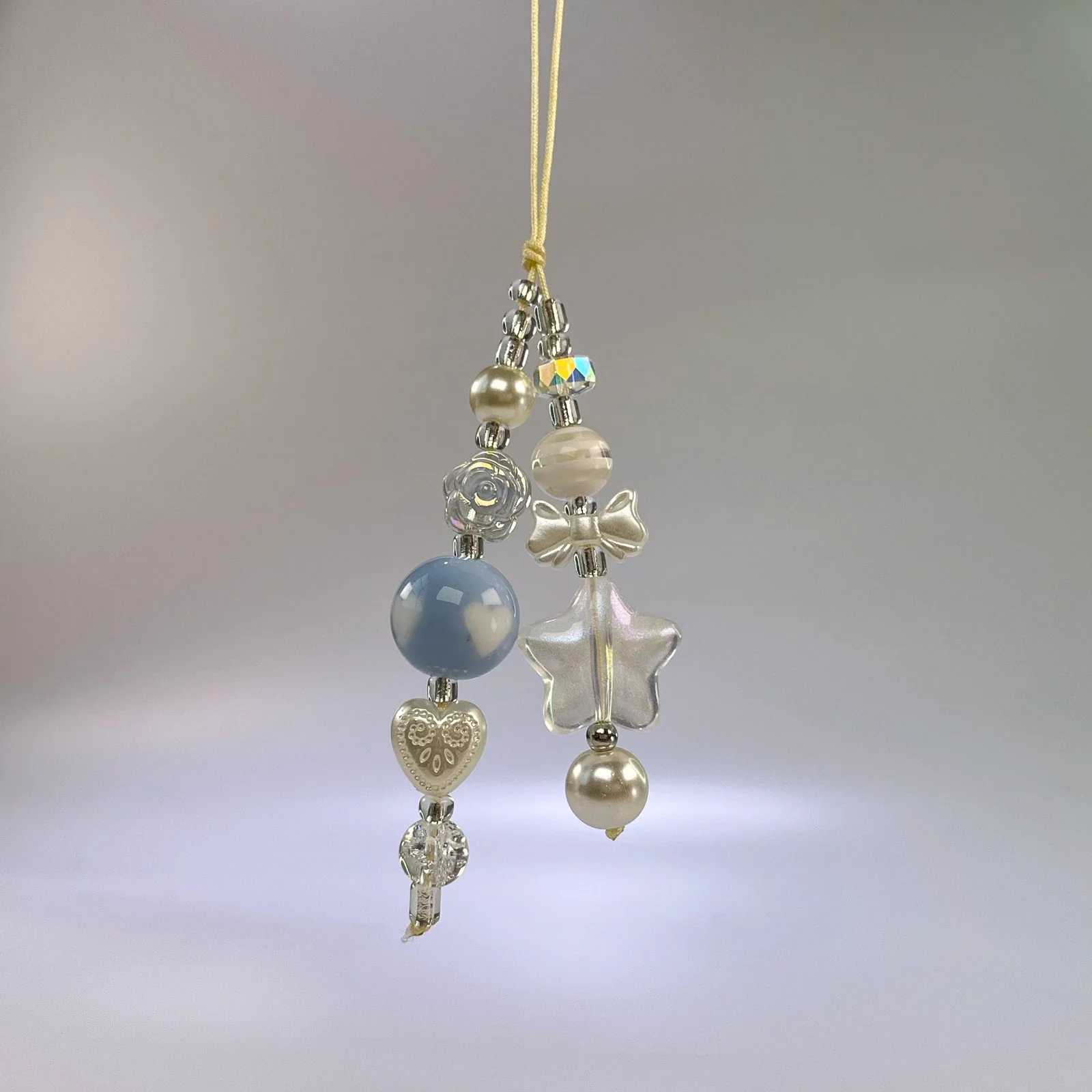 チャームペンダント付きミニカワイイヘッドセット,かわいいストラップペンダント付き,iPhone 15promax 11,エアポッド,ブック,ランドセル,車のキーホルダーアクセサリー用