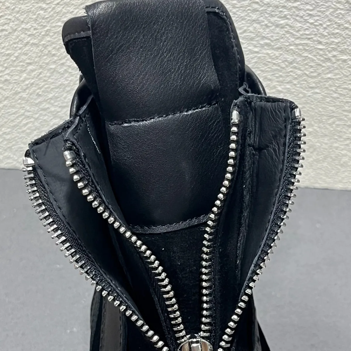 

Genuine Leather High Top Men's Shoe Height Increasing Suede Ankle Boot Thick Bottom Front ZIP Casual Sneakers Shoes Short Boots